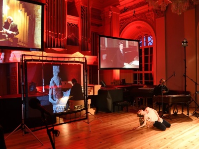 Distance collaboration in art education using contemporary transmission technologies